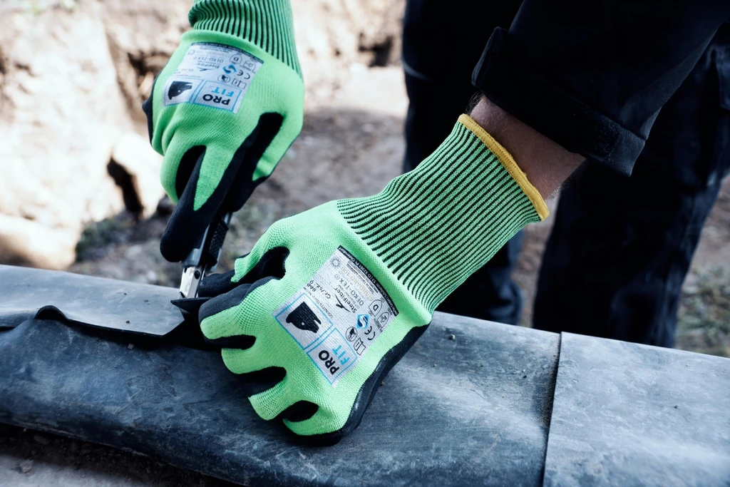 PRO FIT, nitrile cut resistance glove, Black, Neon Green, Cut protection nitrile